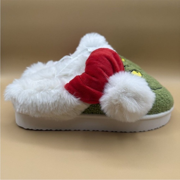 American Eagle Grinch Scuff Slippers Green Faux Fur Santa Hat Size 7 NWOT - Picture 4 of 14